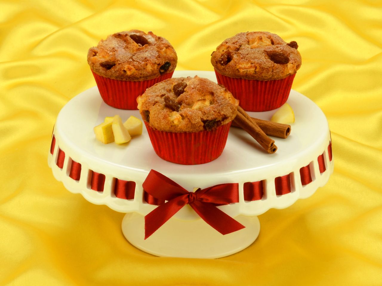 baked apple muffins 370g
