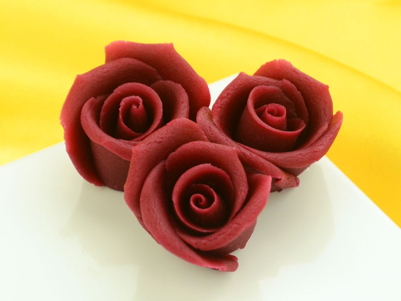 marzipan roses medium sized bordeaux 4 pieces