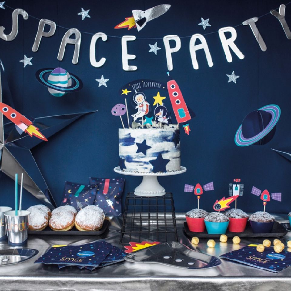astronaut party garland worldraum space party