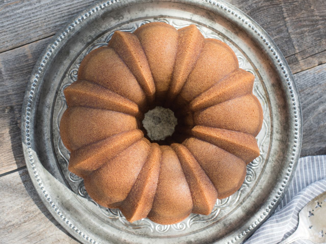 nordic ware 6 cup anniversary bundt pan