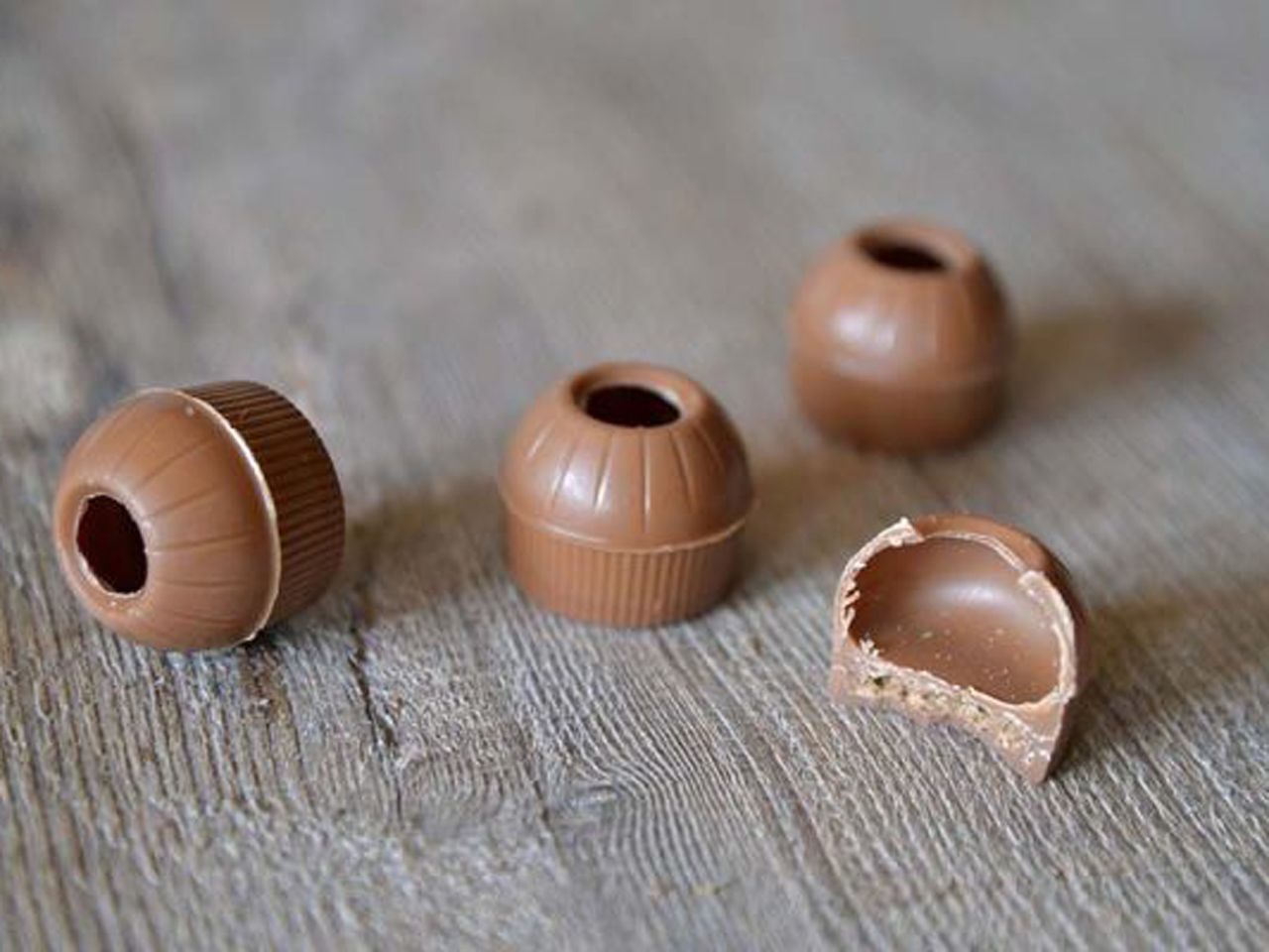 hollow shells with wafer insert milk chocolate 63 pieces