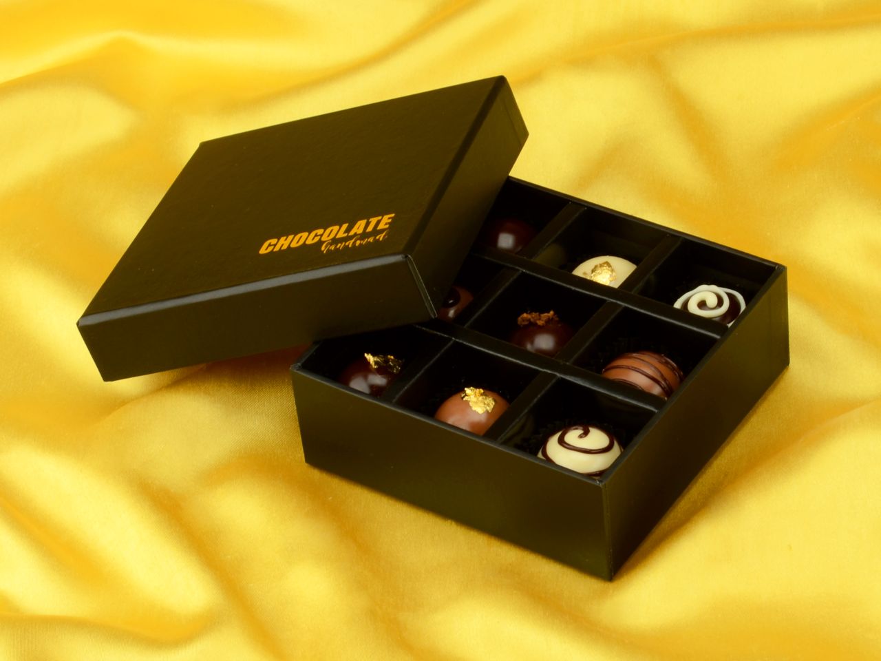 chocolate case handmade fuer 9 pralinen