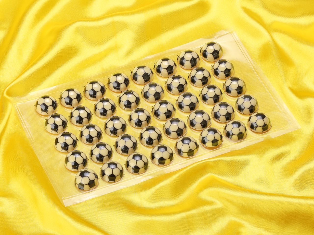 1 folie halbschale weiss fussball 40 stueck