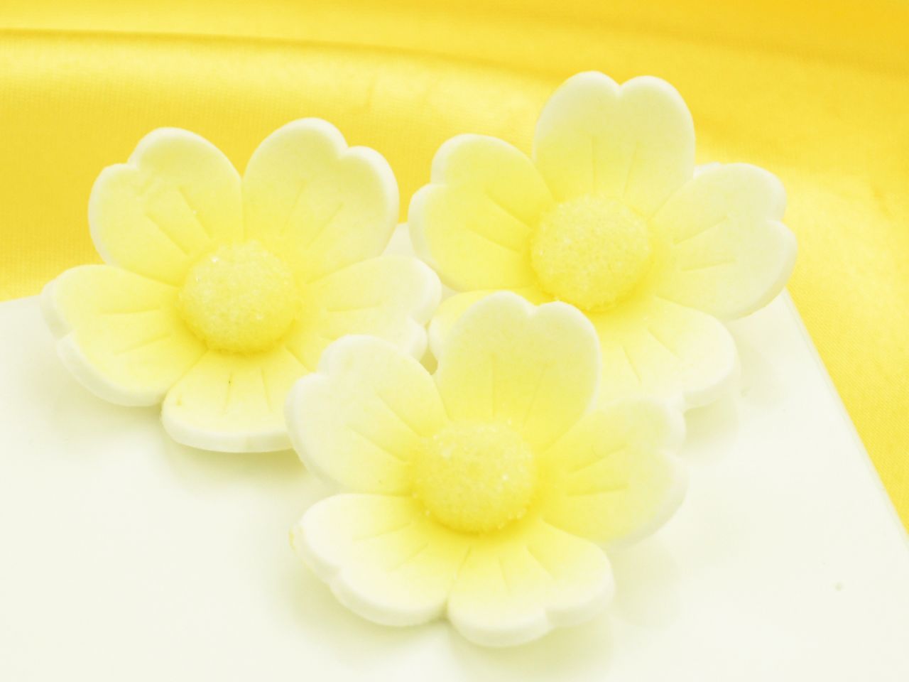 flowers 40mm white yellow sugar 6 pieces
