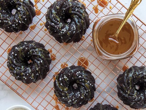 Nordic Ware Backform Swirl Bundlette