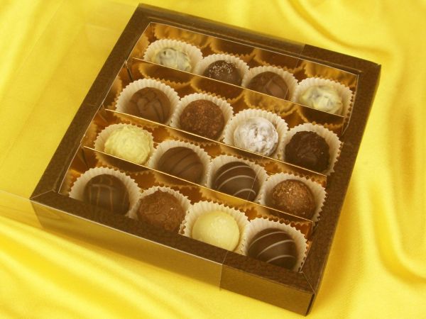 Packaging for 16 truffles; chestnut-coloured