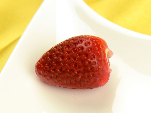 Magnetic mould strawberry