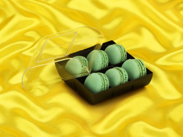 Macaron-Halbschalen 12 Stück grün in 6er Box schwarz
