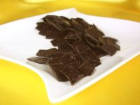 Cocoa containing glaze chips 200g