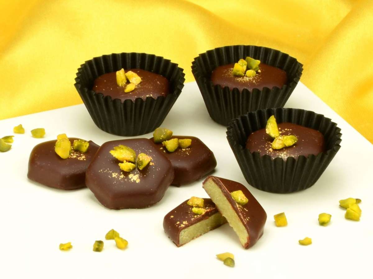 Praline Set Pistache-Marzipan-Chocolates.