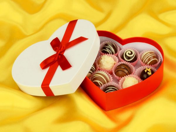 Chocolate Case Heart for 11 pralines