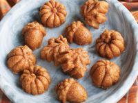 Nordic Ware Autumn Delights Cakelet Pan