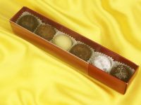 Packaging for 6 truffles; bordeaux