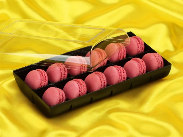 Macaron-Halbschalen 24 Stück rot in 12er Box schwarz