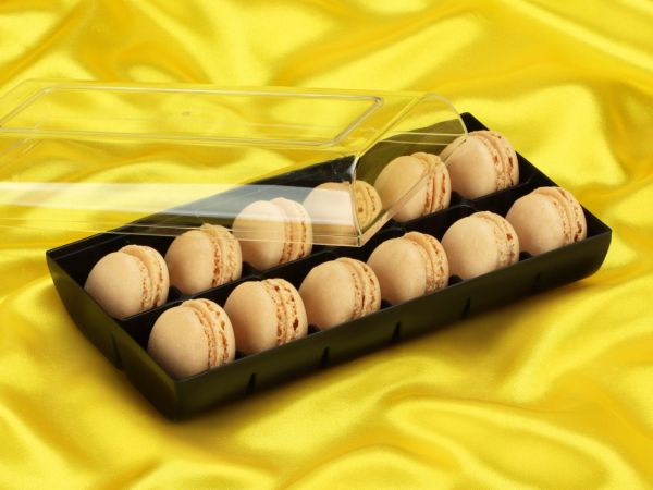 Macaron-Halbschalen 24 Stück champagner in 12er Box schwarz