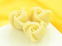 Marzipan roses small white 4 pieces