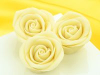 Marzipan roses big white 16 pieces