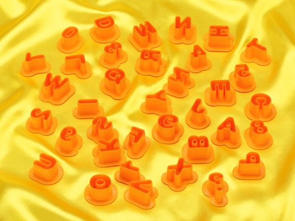 Ausstecher-Set Buchstaben und Zahlen 2x1,6cm 36 Stück