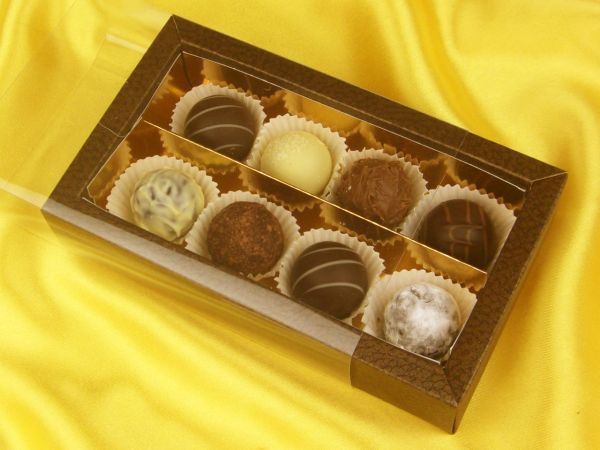 Packaging for 8 truffles; chestnut-coloured