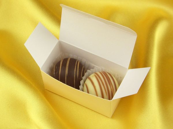 Packaging for 2 truffles; champagne