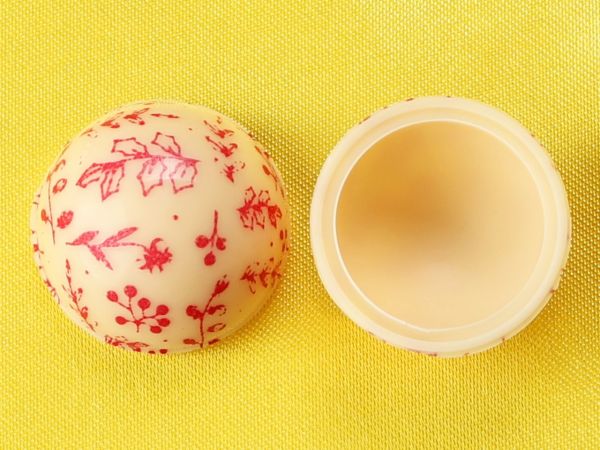 1 sheet half-shell of white Mistletoe, 40 pieces